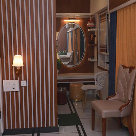 Kochi Excellency Airport Hotel מראה חיצוני תמונה