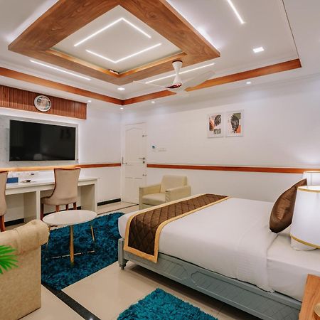 Kochi Excellency Airport Hotel מראה חיצוני תמונה